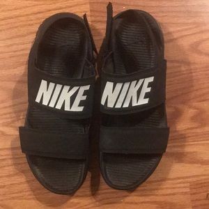 Women’s Nike Sandals Size 11 excellent condition